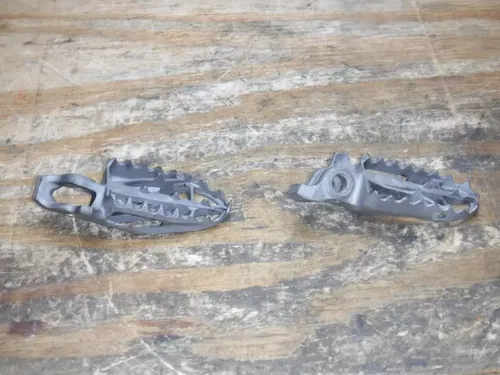 2002 CRF450R Foot Rests Pegs Frame Fittings Boot Pedal