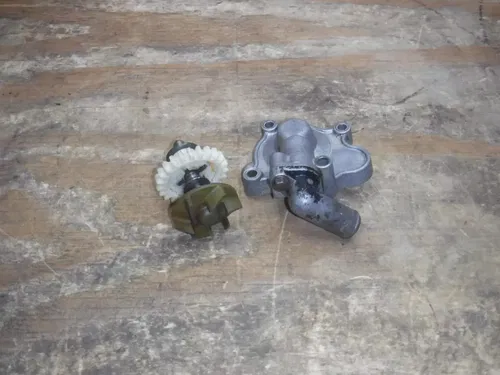 1993 Yz250 Yz 250 Water Pump Impeller Cover Assembly 1990 1991 1992 1994 1995