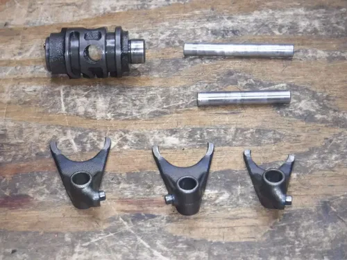 2000 Kx100 Kawasaki Transmission Drum Rod Forks Gear Box Bottom End