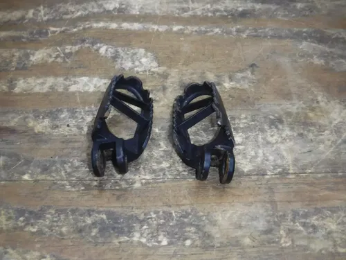 1997 Rm125 (A) Pegs Peg Foot Controls Pedal Frame Fitting 1996 1997 1998 - 2000