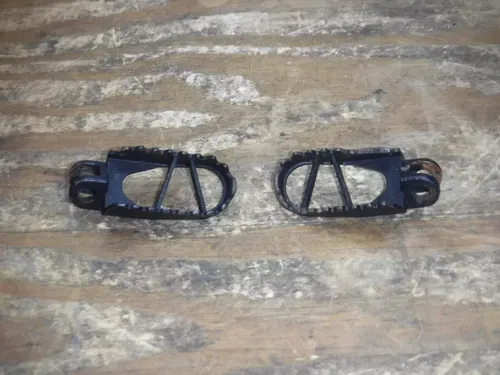 1997 Rm125 (A) Pegs Peg Foot Controls Pedal Frame Fitting 1996 1997 1998 - 2000