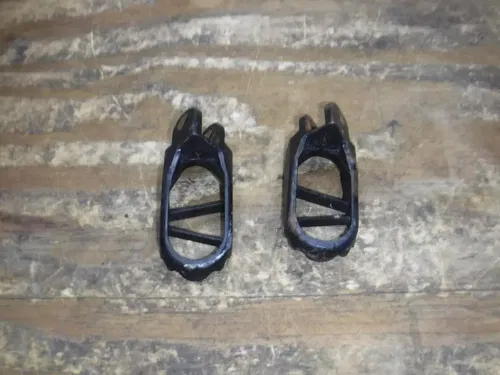 1997 Rm125 (A) Pegs Peg Foot Controls Pedal Frame Fitting 1996 1997 1998 - 2000