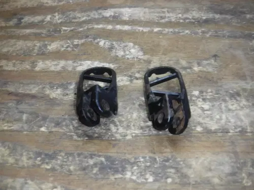 1997 Rm125 (A) Pegs Peg Foot Controls Pedal Frame Fitting 1996 1997 1998 - 2000