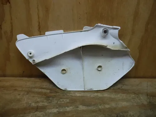M22 2005 YZ250 Right Rear Number Plate 2002 2003 2004 2006 2007 2008 YZ 250