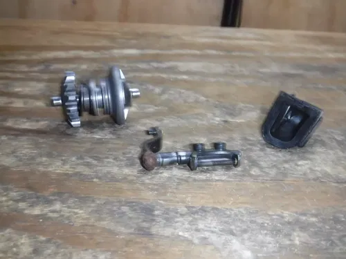 1999 Kx250 (B) Governor Arm Actuator Pivot Power Valve Exhaust Control 1999-2002