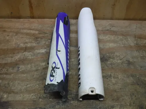 M22 2005 YZ250 Front Fork Guards Plastics YZ125 YZ250 YZ250F YZ450F 05 2006 2007