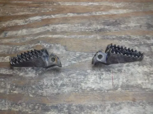 2004 Rm250 Foot Rests Pegs Frame Fittings Boot Pedal
