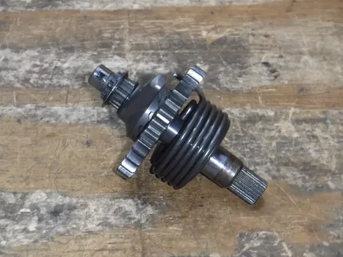1990 Kx125 (A) Kawasaki Kick Start Shaft Kicker Drive Gear Assembly