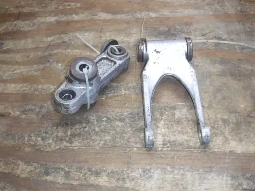 (M2) 1989 Rm250 Rmx250 Rear Shock Linkage Dog Wish Bone 1990 1991 1992 Rmx 250