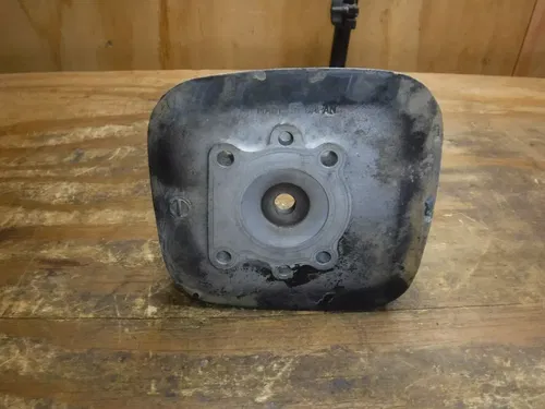 1996 Ds80 Cylinder Head Cap Cover Dome Combustion Top Jug