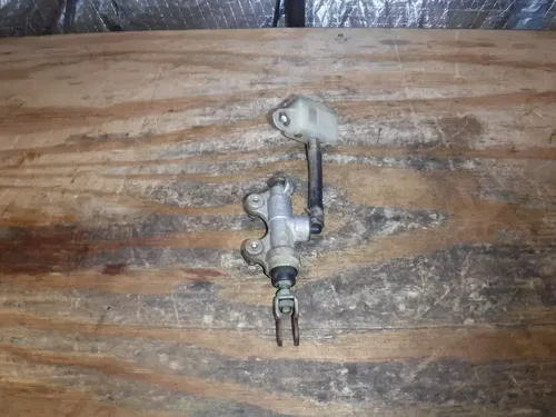 2001 Yz250f Rear Brake Master Cylinder Frame Fitting