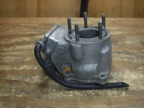 2000 Yz125 (B) Top End Jug Cylinder Engine Motor Head Damaged Good Power Valves