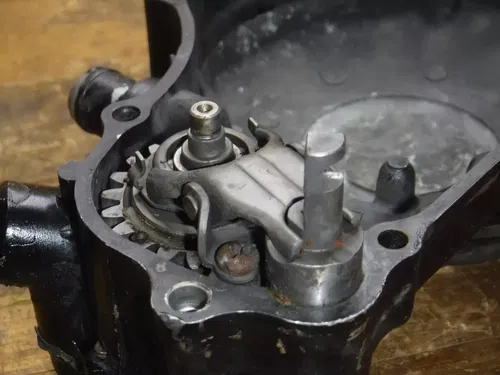 1991 Cr250 (A) Clutch Cover Inner Side Case Water Pump Governor