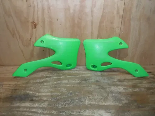 2000 KX250 Left Right Tank Shroud Plastics KX 125 250 1999 2001 2002 GAS Tank