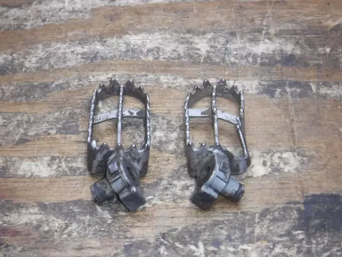 2004 RMZ250 (A) Suzuki Foot Rests Pegs Frame Fittings Boot Pedal