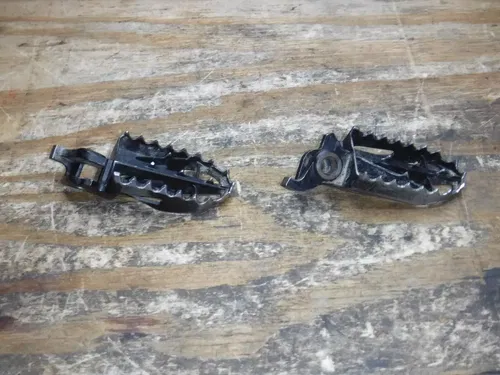 2011 Kx250f (A) Kawasaki Foot Pegs Frame Fitting Peg Foot Rest