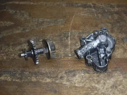 1998 Yz125 Water Pump Impeller Shaft Cover Cap Fins Coolant