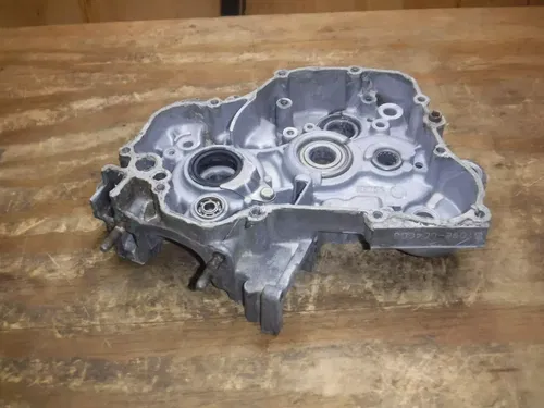 2000 Yz125 (B) Right Side Crank Case Bottom End Kicker Side