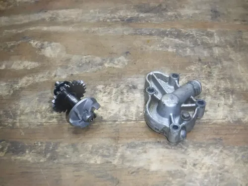 2000 Yz125 (B) Water Pump Impeller Shaft Cover Cap Fins Coolant