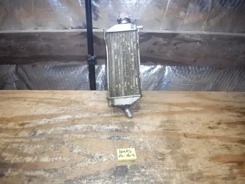 2002 Rm125 (B) *For Parts Or Repair* Right Side Radiator Rad Coolant Water Comb