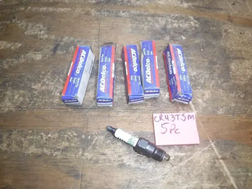 (M1) NEW Old Stock ACDELCO CR43TSM SPARK PLUG - SET OF 5