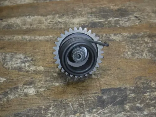 1988 Kx125 Kawasaki Kick Start Shaft Kicker Drive Gear Assembly
