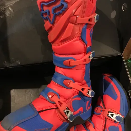 Fox comp 5 hotsell boots red and blue