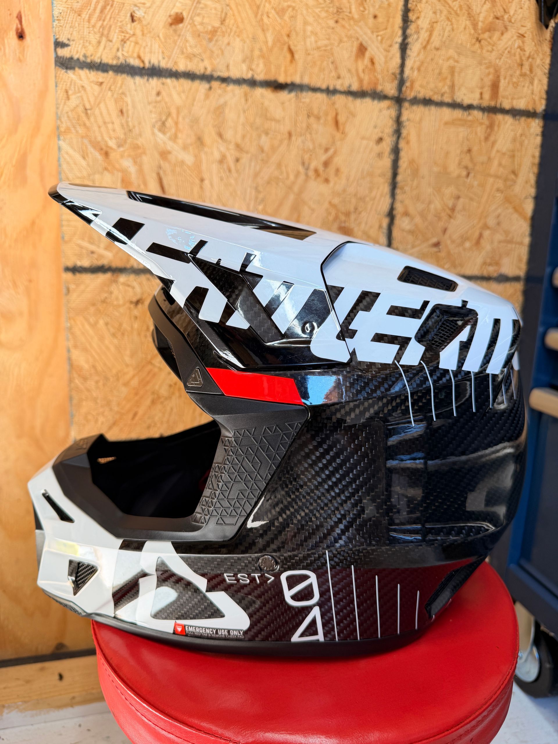 Leatt 9.5 Moto Carbon Helmet - Size L