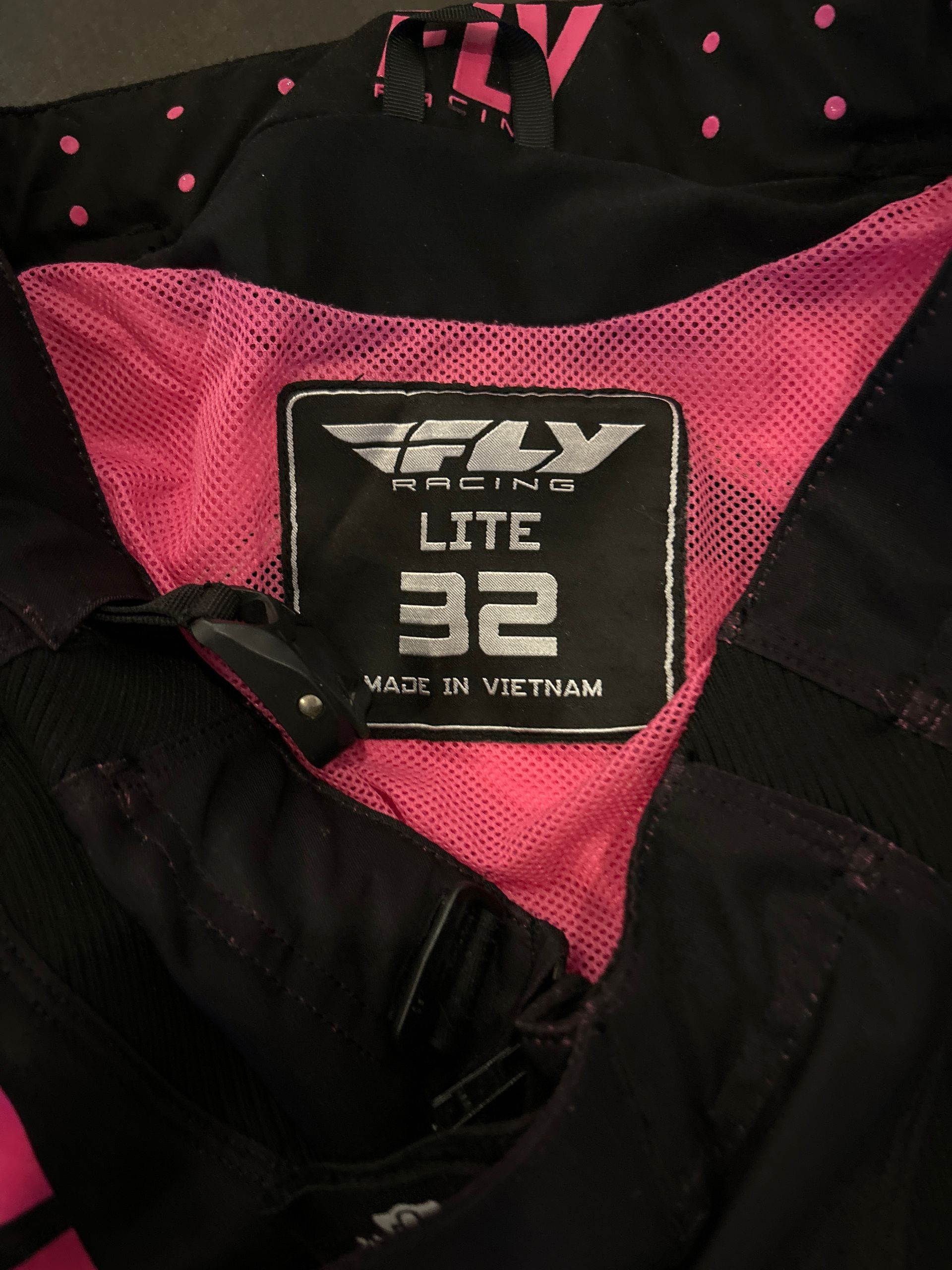 Fly Racing Lite Hyrdogen Size 32.
Great Shape And Worn A Few Times.