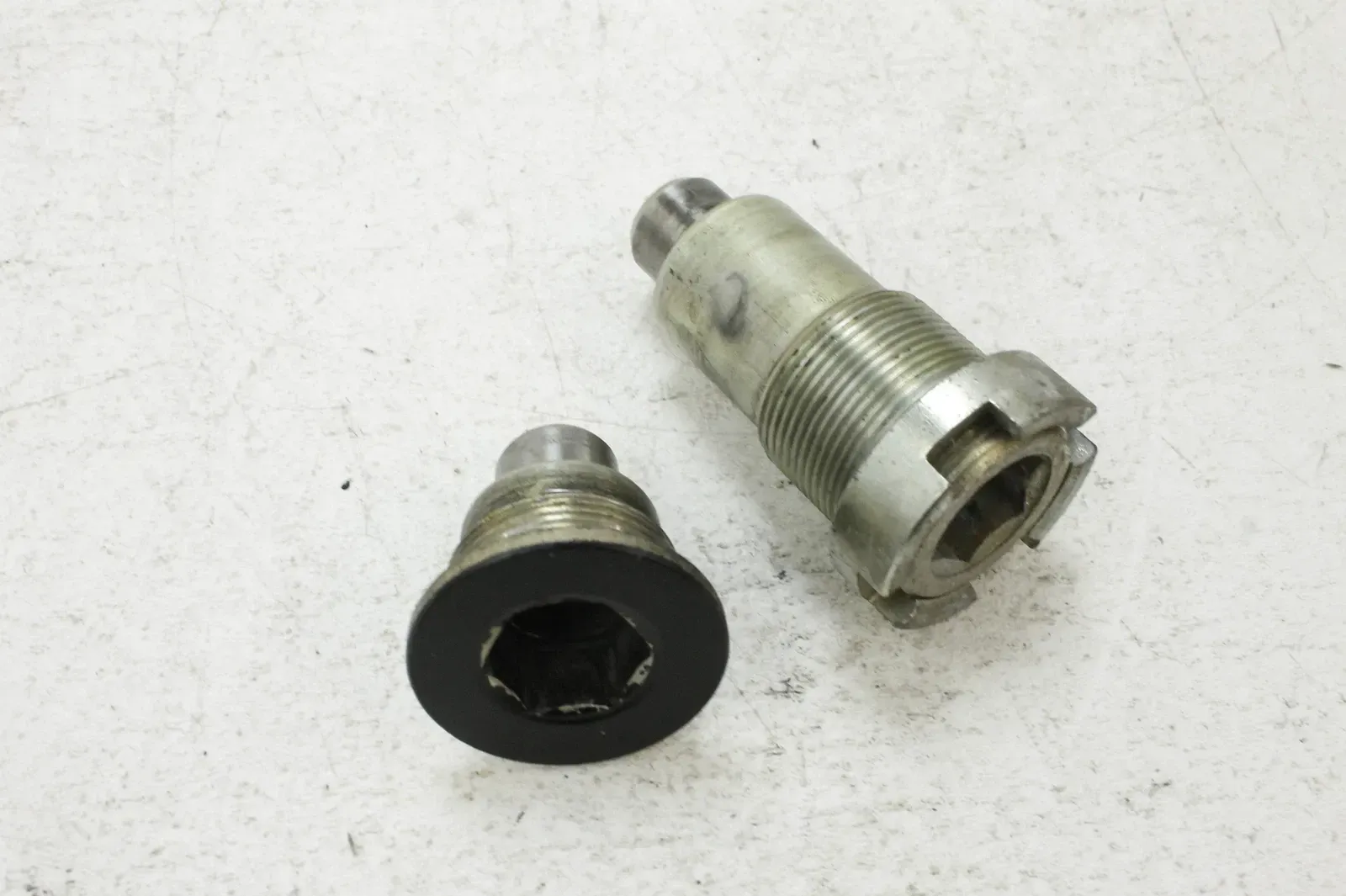 HONDA SHADOW 1100 ACE SPIRIT REAR BACK SWINGARM BOLT SUSPENSION PIVOT AXLE