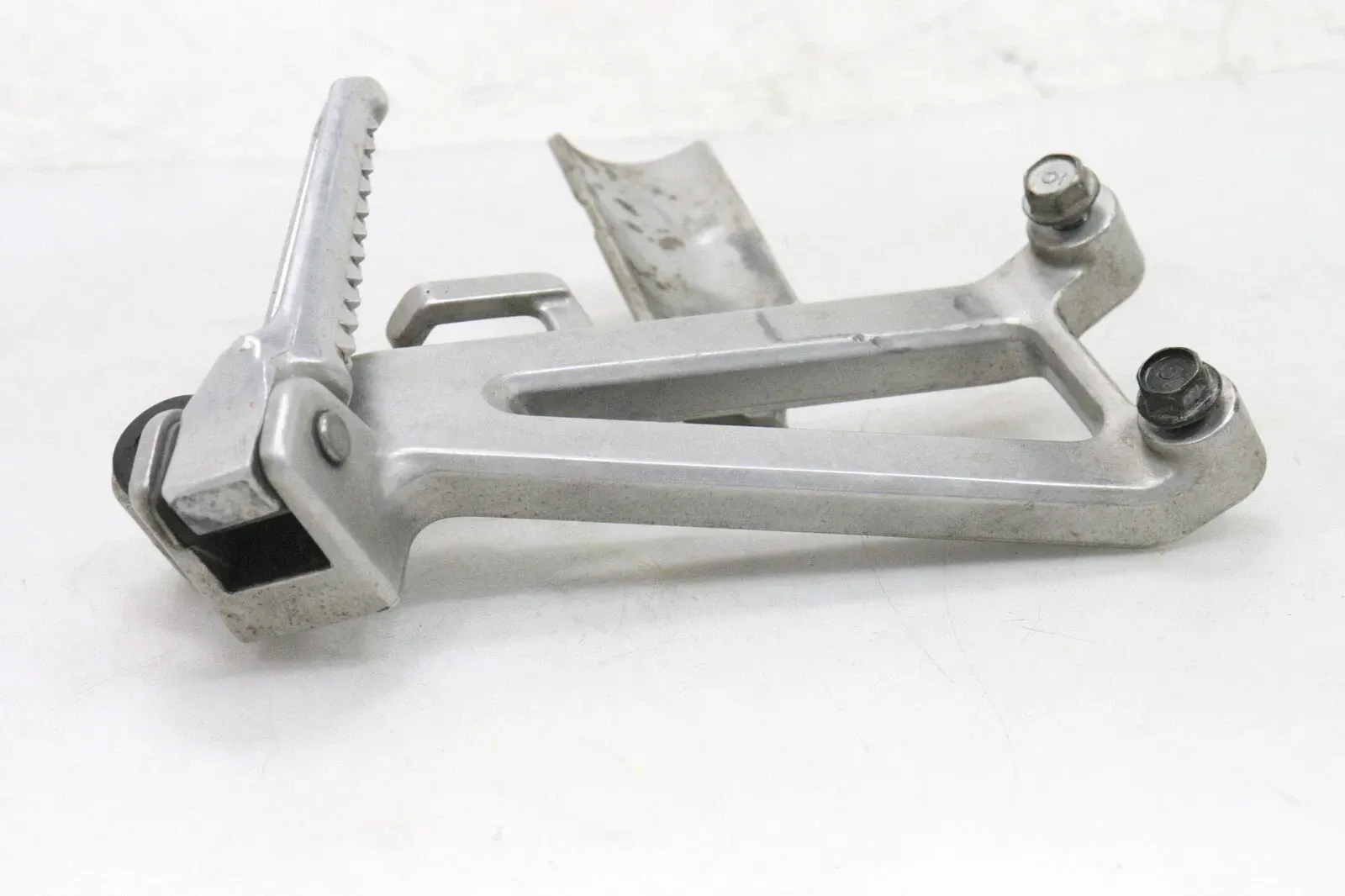95-98 HONDA CBR600F3 OEM RIGHT REAR BACK PASSENGER PEG