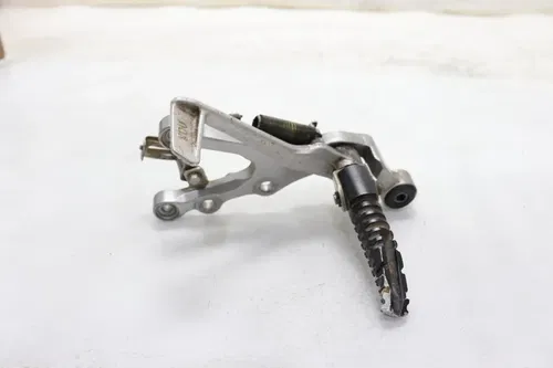 2011 YAMAHA YZF R6 OEM RIGHT REARSET REAR SET FOOT PEG