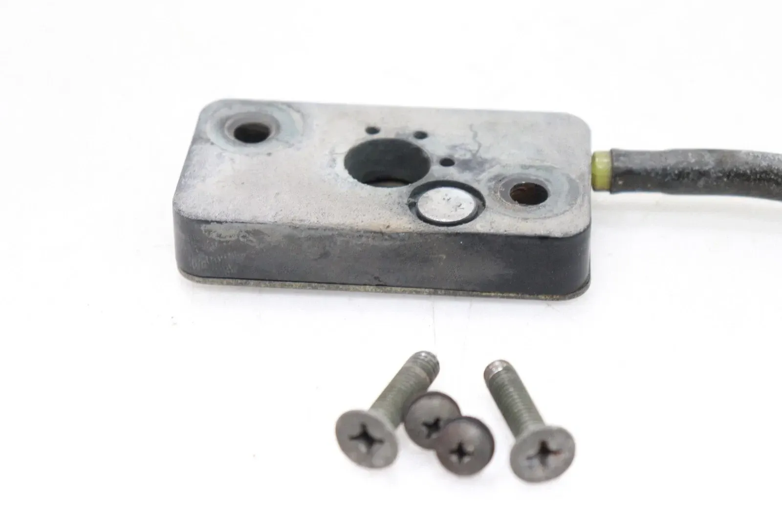 01-10 SUZUKI GZ250 OEM FRONT DRIVER SEAT LATCH LOCK ASSEMBLY