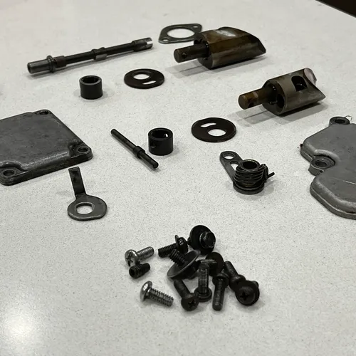 1996 Suzuki Rm125 Power Valves And Cover