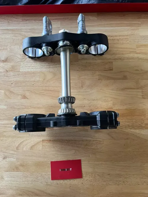 NEW 2024-2025 Yamaha YZ250F YZ450F OEM  Triple Clamps B7R-23340-00-00 B2W-23435-