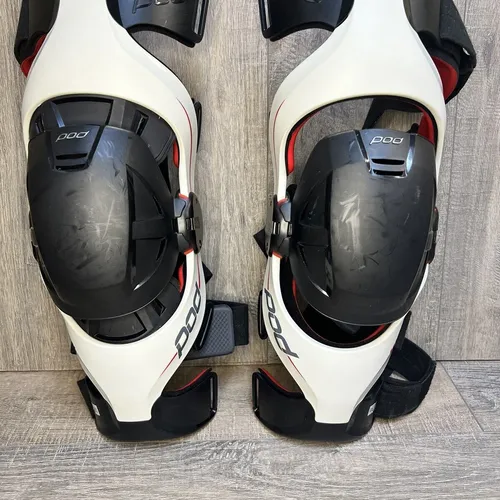 Pod Mx K4 Knee Braces Medium/Large with box