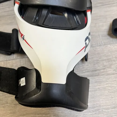 Pod Mx K4 Knee Braces Medium/Large with box