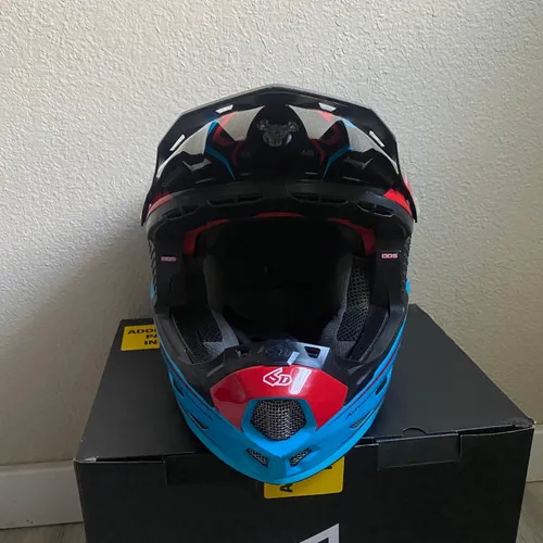Youth 6D Helmets - Size M