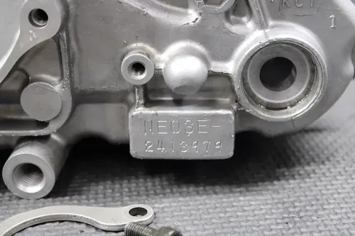 2002 96-04 HONDA XR400R OEM LEFT RIGHT ENGINE MOTOR CRANKCASE CRANK CASES BLOCK