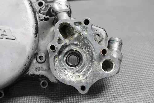 1985 HONDA CR125R OEM ENGINE RIGHT SIDE CASE INNER CLUTCH COVER 11340-KA3-760