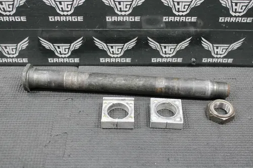 2001 HONDA CR250R OEM REAR AXLE BACK WHEEL RIM PIVOT BOLT AXEL 42301-KZ4-J40