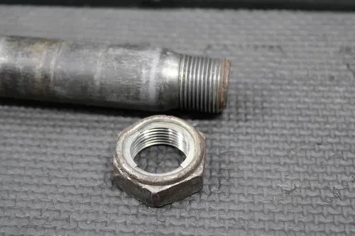 2001 HONDA CR250R OEM REAR AXLE BACK WHEEL RIM PIVOT BOLT AXEL 42301-KZ4-J40