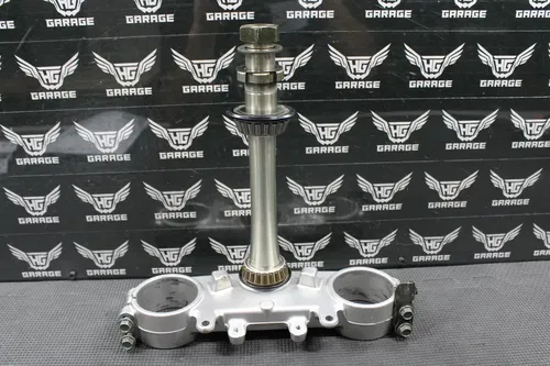 2003 YAMAHA YZ125 OEM FRONT FORKS CLAMP LOWER TRIPLE TREE STEM 5UN-23340-L0-00