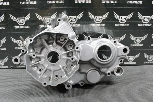 2005 SUZUKI 02-21 RM85 OEM ENGINE LEFT SIDE CRANKCASE CRANK CASE 11300-03822