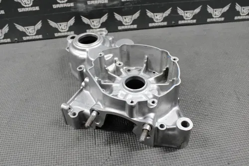 2005 SUZUKI 02-21 RM85 OEM ENGINE LEFT SIDE CRANKCASE CRANK CASE 11300-03822