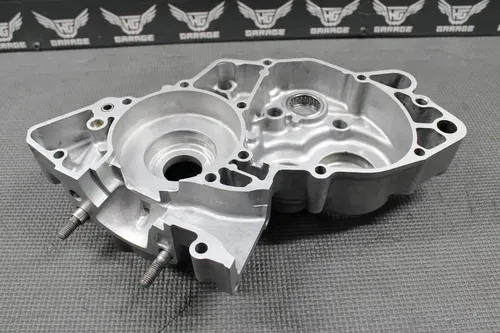 2005 SUZUKI 02-21 RM85 OEM ENGINE LEFT SIDE CRANKCASE CRANK CASE 11300-03822