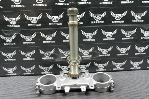 1999 YAMAHA YZ125 OEM FRONT FORKS CLAMP LOWER TRIPLE TREE STEM 5DH-23340-M0-00