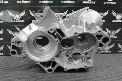 2003 KAWASAKI KX125 OEM RIGHT SIDE ENGINE CRANKCASE CRANK CASE HALF 14001-5403