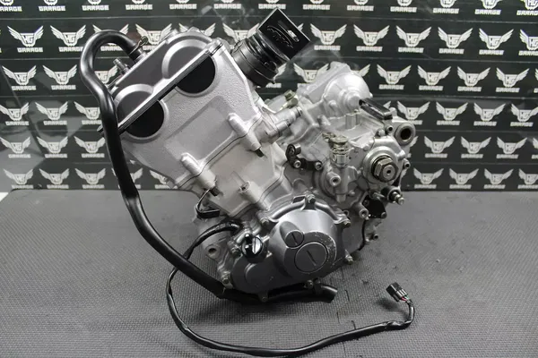 ORIGINAL 2004 YAMAHA YZ450F OEM COMPLETE ENGINE MOTOR HEAD ORIGINAL 2004 YAMAHA YZ450F OEM COMPLETE ENGINE MOTOR HEAD
