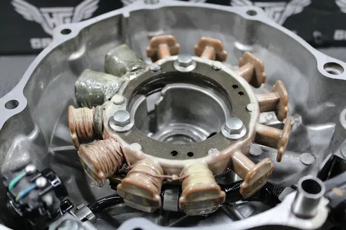 2003 00-04 HONDA XR400R OEM STATOR MAGNETO ALTERNATOR LEFT COVER 11340-KCY-A10